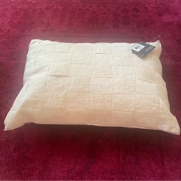NWT $180 Vera Wang Accent pillow